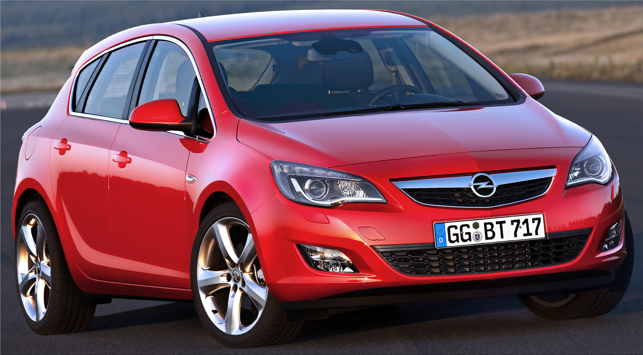 Плюсы хэтчбека. Opel Astra j. Opel Astra j 2009. Opel Astra 5 дверный. Opel Astra j (2009—2012).