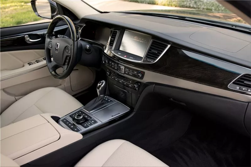 Hyundai Equus car interior