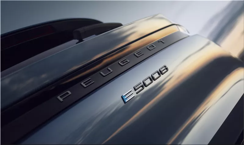 Peugeot e-5008 electric SUV